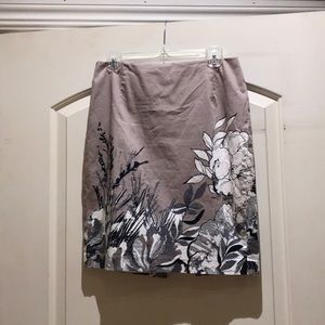 Tahari Skirt size 8
